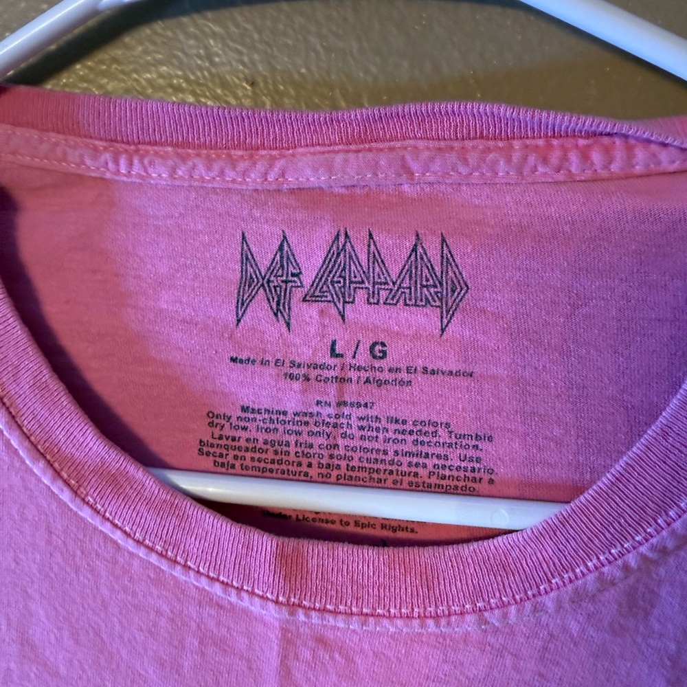 Pink Def Leppard Graphic T-Shirt - Picture 2 of 3